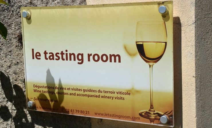 Le tasting Room sign