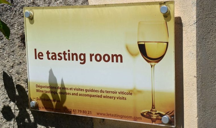 Le tasting Room sign