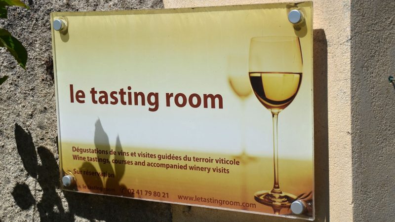 Le tasting Room sign