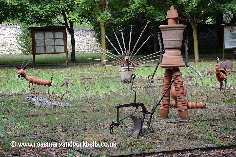 Flowerpot chessboard - Château du Rivau Loire France