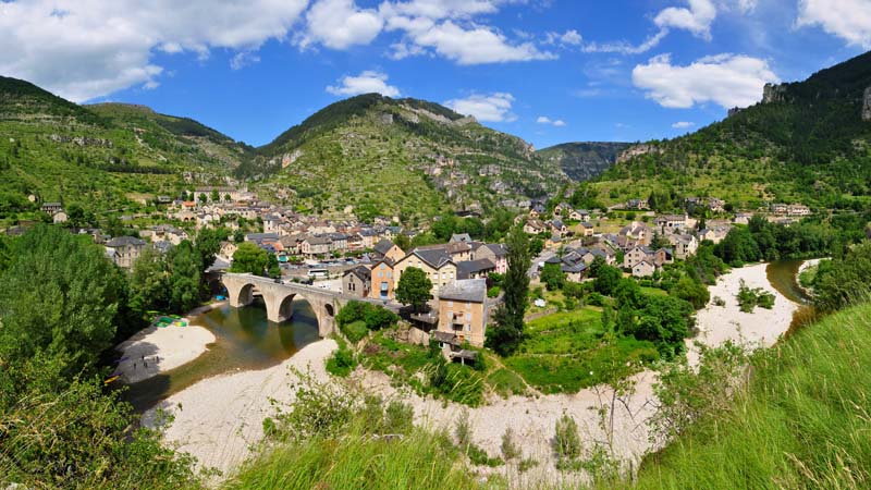 The village of Sainte-Enimie - Gorges du Tarn Lozère, France © Tobi 87 Wikipedia Commons