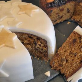 Fondant decorated mincemeat fruitcake