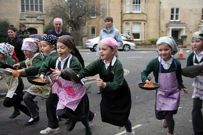 Children's race - Olney pancake day