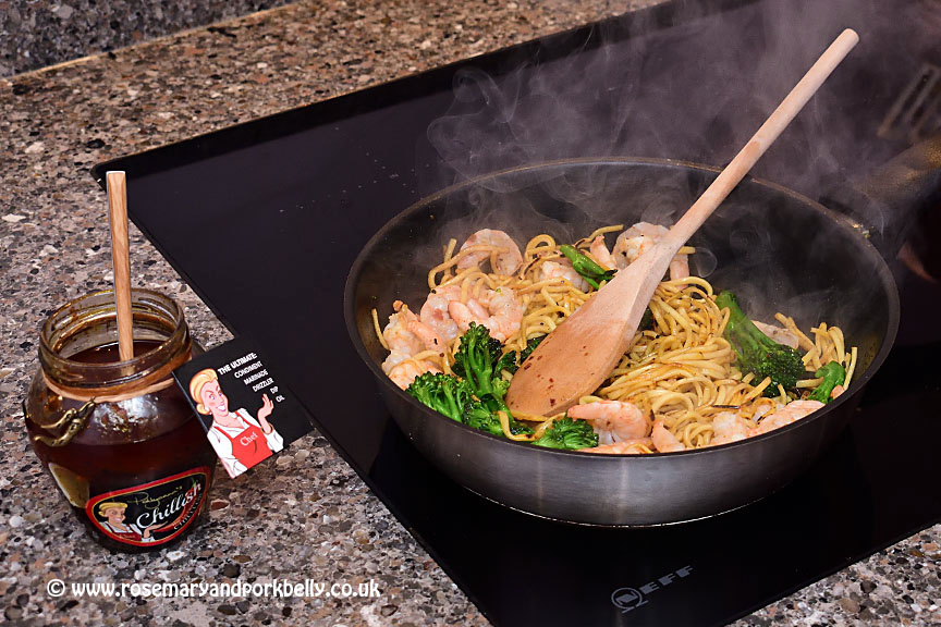 Stirfry prawns with noodles and Chillish