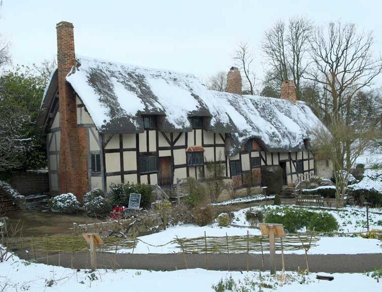 Anne Hathway's cottage in the snow