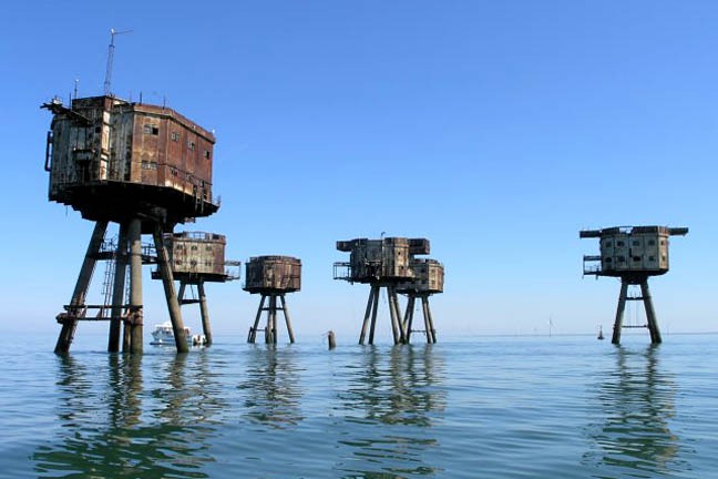 Shivering Sands Maunsell Army Fort © Hywel Williams