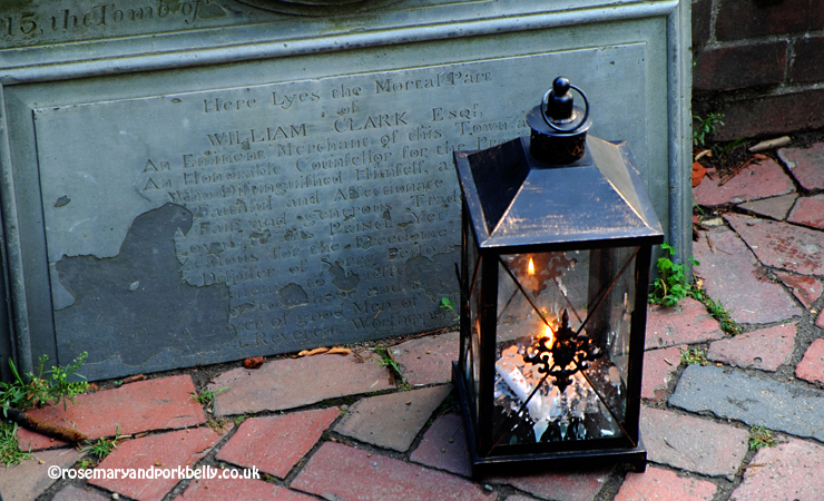 Gravestone at twilight Ghosts and Gravestones tour Boston © rosemaryandporkbelly.co.uk