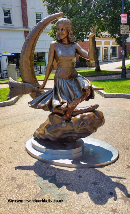 Statue of Elizabeth Montgomery in her role as Samantha, Bewitched © rosemaryandporkbelly.co.uk