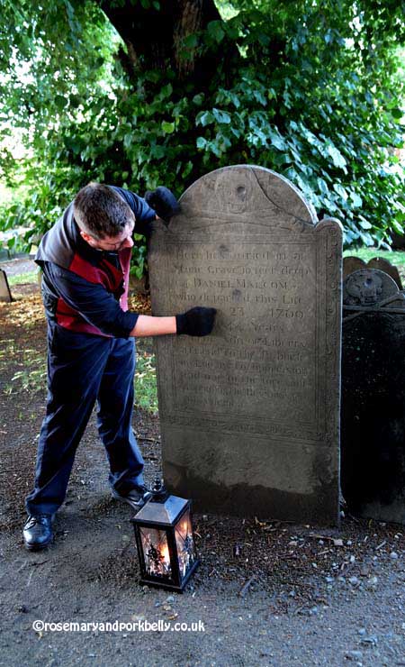 Telling stories of the gravestones Ghosts and Gravestones tour Boston © rosemaryandporkbelly.co.uk