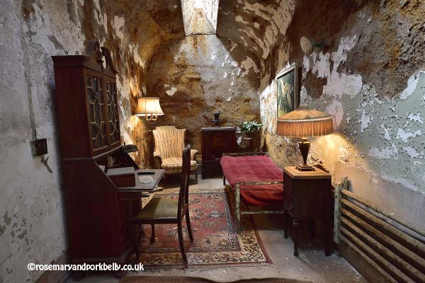 Al Capone's cell, Eastern State Penitentiary © rosemaryandporkbelly.co.uk
