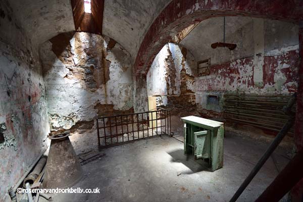 Derelict room, Eastern State Penitentiary © rosemaryandporkbelly.co.uk
