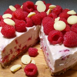 Raspberry and white chocolate vegan cheesecake © rosemaryandporkbelly.co.uk