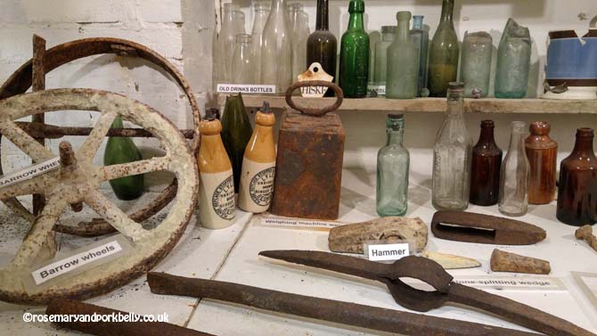 Artefacts recovered from Reigate Caves © rosemaryandporkbelly.co.uk