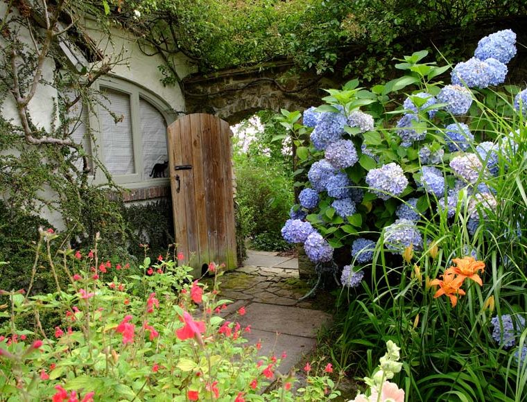 Five Oaks cottage garden, West Sussex © rosemaryandporkbelly.co.uk
