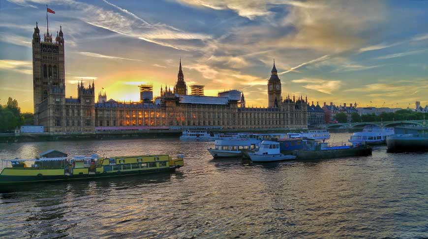 Sunset over Houses of Parliament, London © rosemaryandporkbelly.co.uk