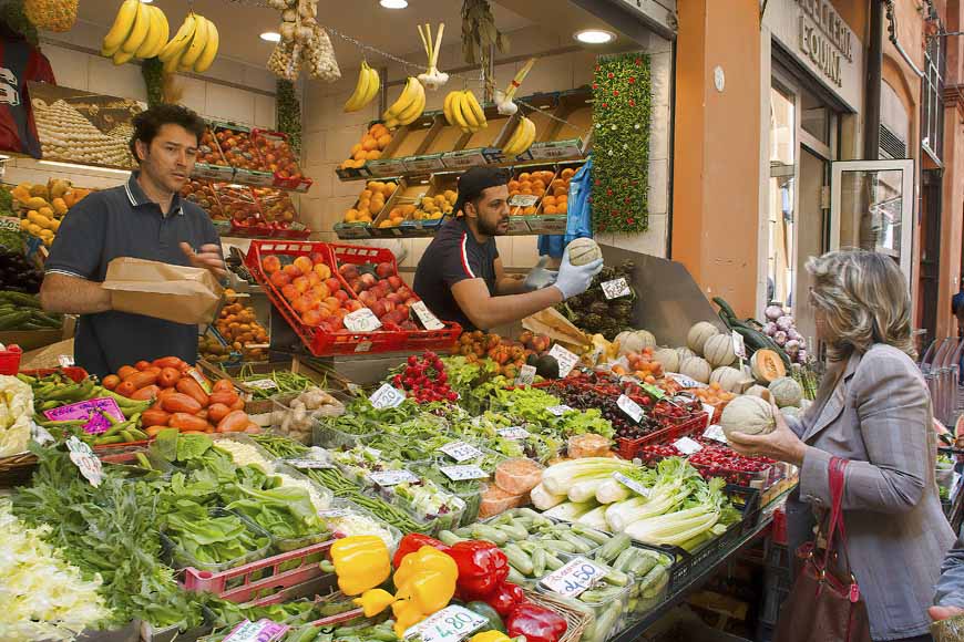 Market stall Italy © Clarence Alford, Pixabay