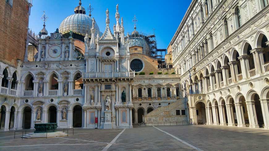Courtyard at Doge's Palace, Venice Italy © rosemaryandporkbelly.co.uk