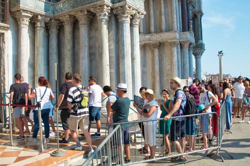 Queue for St. Mark's Basilica, Venice Italy © rosemaryandporkbelly.co.uk