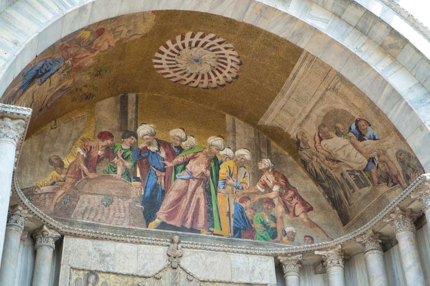 Mosaic showing theft of St Marks body, Venice © rosemaryandporkbelly.co.uk