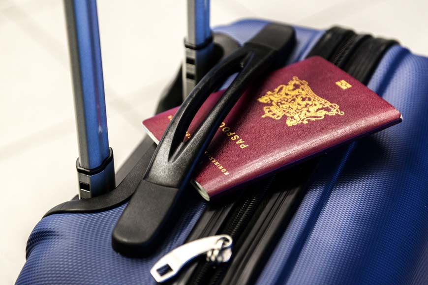 Passport and suitcase © Rudy and Peter Skitterians, Pixabay