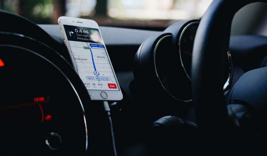 Phone satnav © Samuel Foster Unsplash