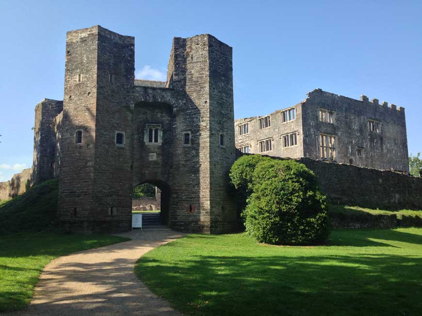 Berry Pomeroy Castle, Berry Pomeroy, Devon © Glen Bowman, Flickr