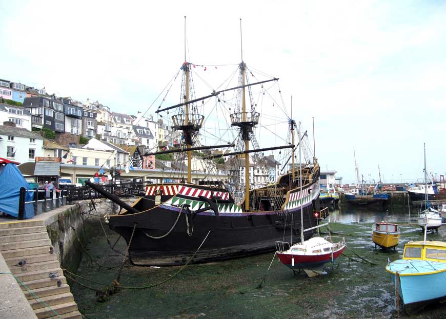 Golden Hinde replica, Brixham Harbour © Kev Bourne Pixabay