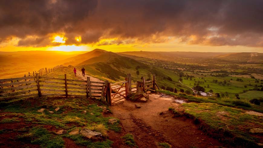 Mam Tor gate, Peak District UK © Tim Hill, Pixabay
