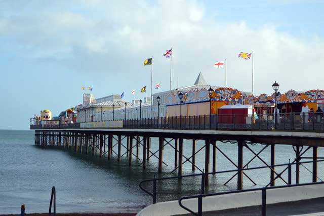 Paignton Pier Devon © N Chadwick (cc-by-sa/2.0)
