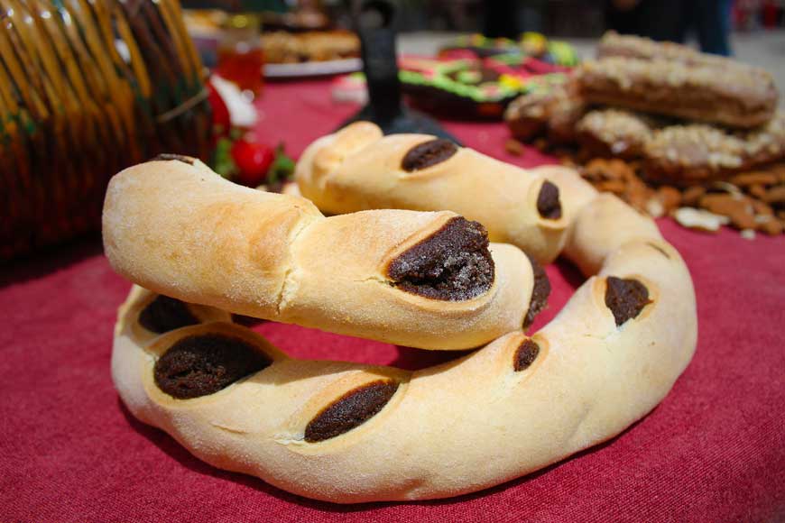 Qaghaq tal-Ghasel - Honey rings ©viewingmalta.com