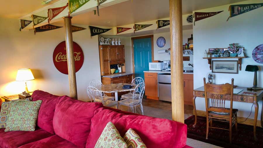 Living area Air B and B Bear Mountain ©rosemaryandporkbelly