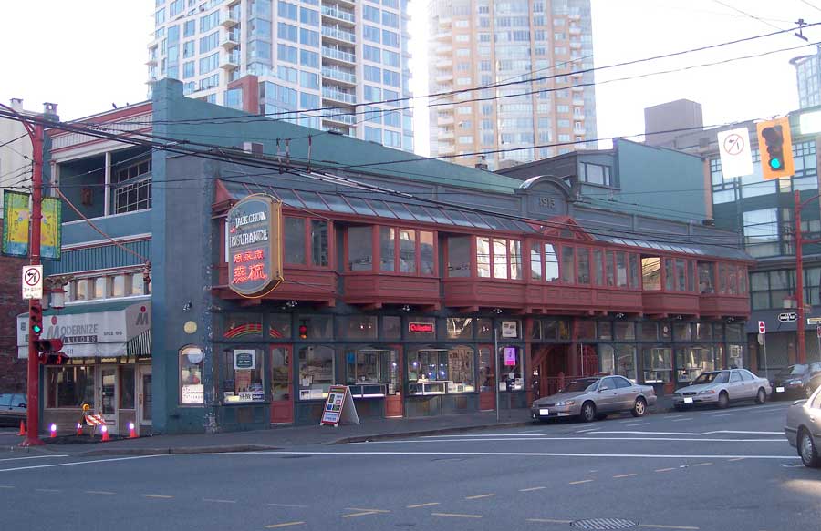Sam Kee Building Chinatown, Vancouver, BC, Canada © Bobanny Wikimedia Public Domain