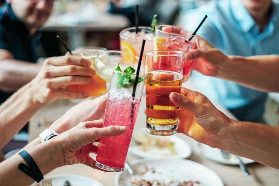 Party drinks © bridgesward/Pixabay