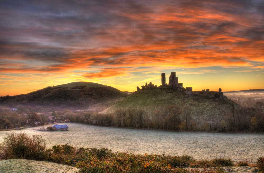 Corfe castle Wareham UK © Brian Mounsher Pixabay