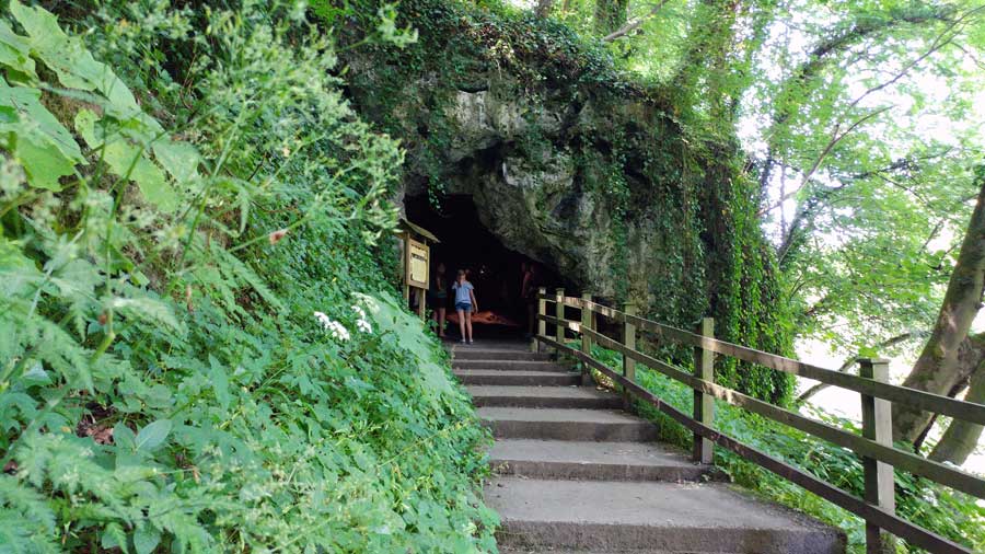 Mother Shipton's Cave © deadmanjones Flickr