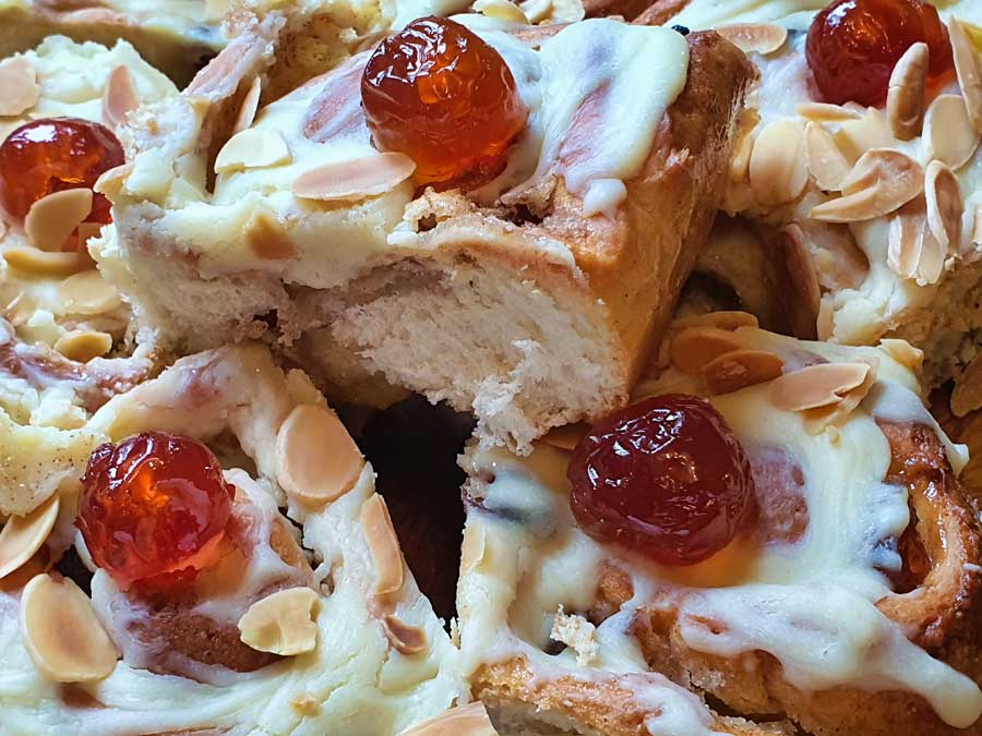 Simnel Easter buns © rosemaryandporkbelly