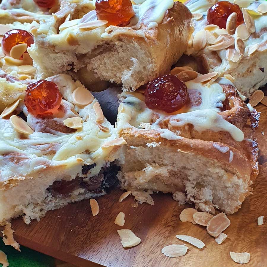Sticky Simnel Easter buns © rosemaryandporkbelly