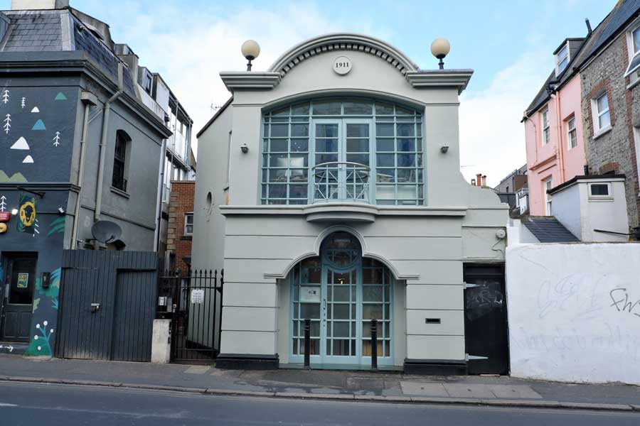 Exterior of 104 North Road Brighton, originally the Coronation Cinema
Coronation Cinema (1911-1928)
New Coronation (1928-1934)
Troxy Cinema (1934-1938)
Rex News Theatre (1938-1939)