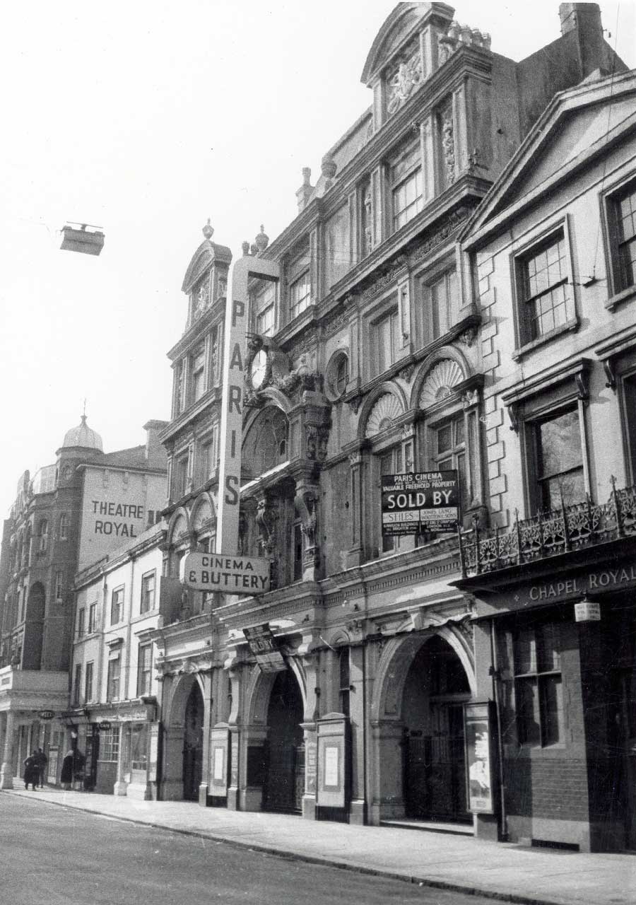 Paris Theatre in New Road, Brighton in the 1940s with Theatre Royal to the left of photograph