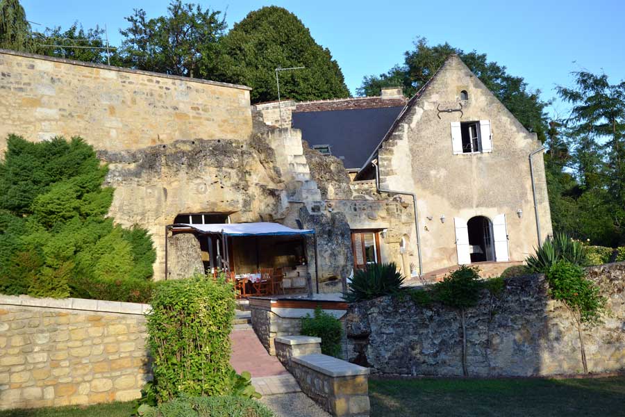 Exterior view of the troglotyte gite Gaïetté de Roche Faucon in Chinon Indre-et-Loire France