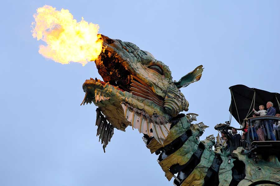 The mechanical Dragon of Calais breathing fire