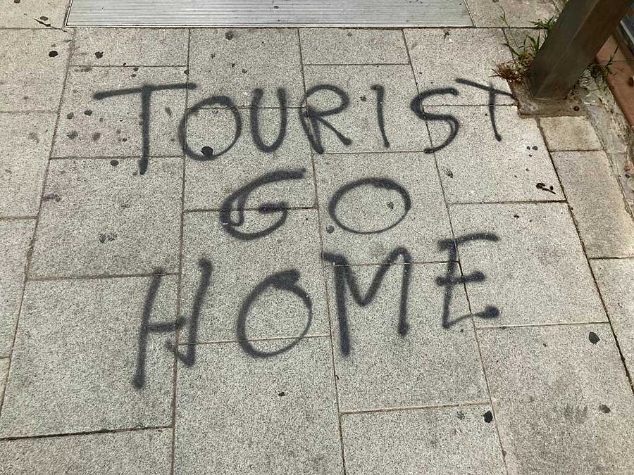 Anti-tourist graffiti spray-painted on the pavement in Barcelona, Spain

Photo credit: Mattsjc/Wikimedia