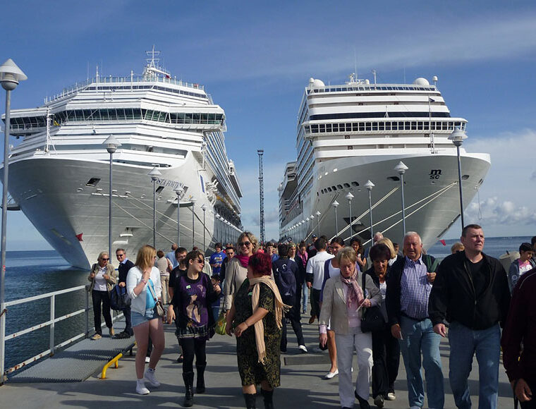 People getting off a cruise ship