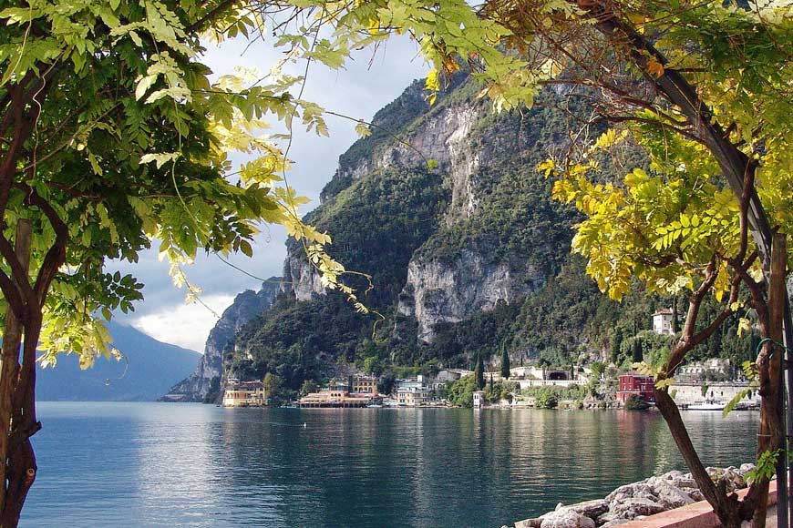Lake Garda, Italy

spring sunshine stays
