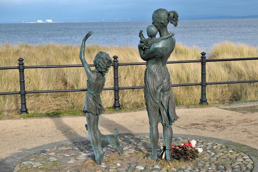 The Welcome Home statue in Fleetwood. A lifesize bronze sculpture of a mother, children and family dog on the seafront.